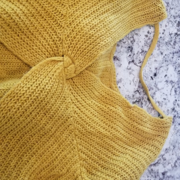 Criss cross back cropped sweater - Picture 4 of 4